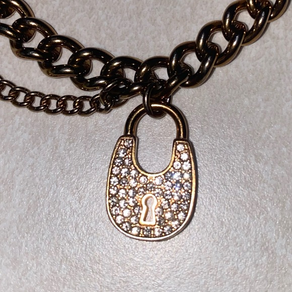 Michael Kors signed stamped gold curb link pavé rhinestone lock charm bracelet - Picture 4 of 9